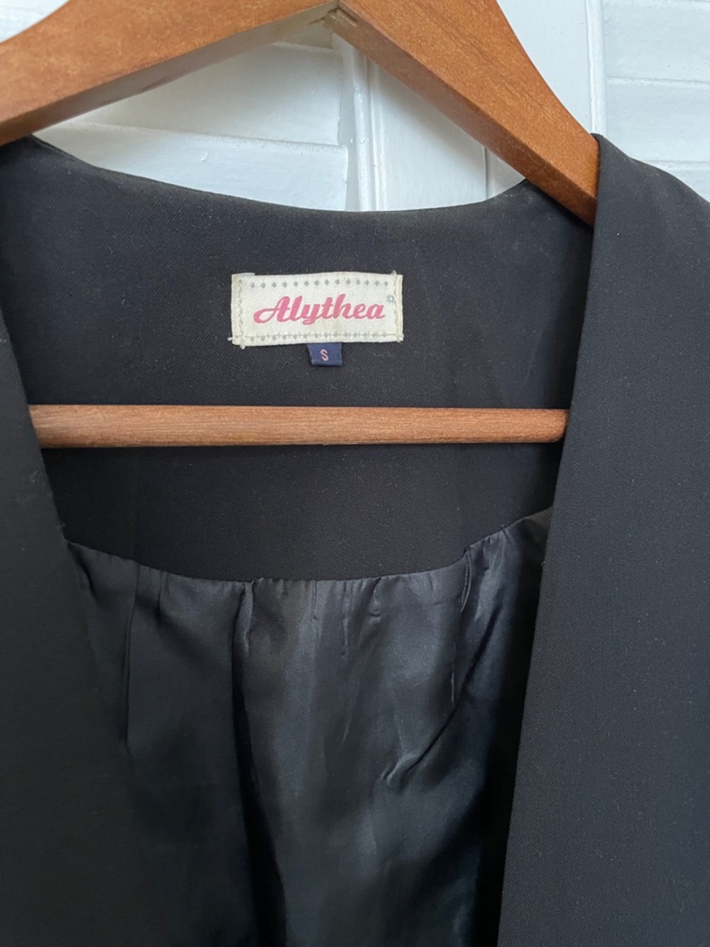 Sleek Black Open-Front Tailored Blazer - Picture 2 of 4